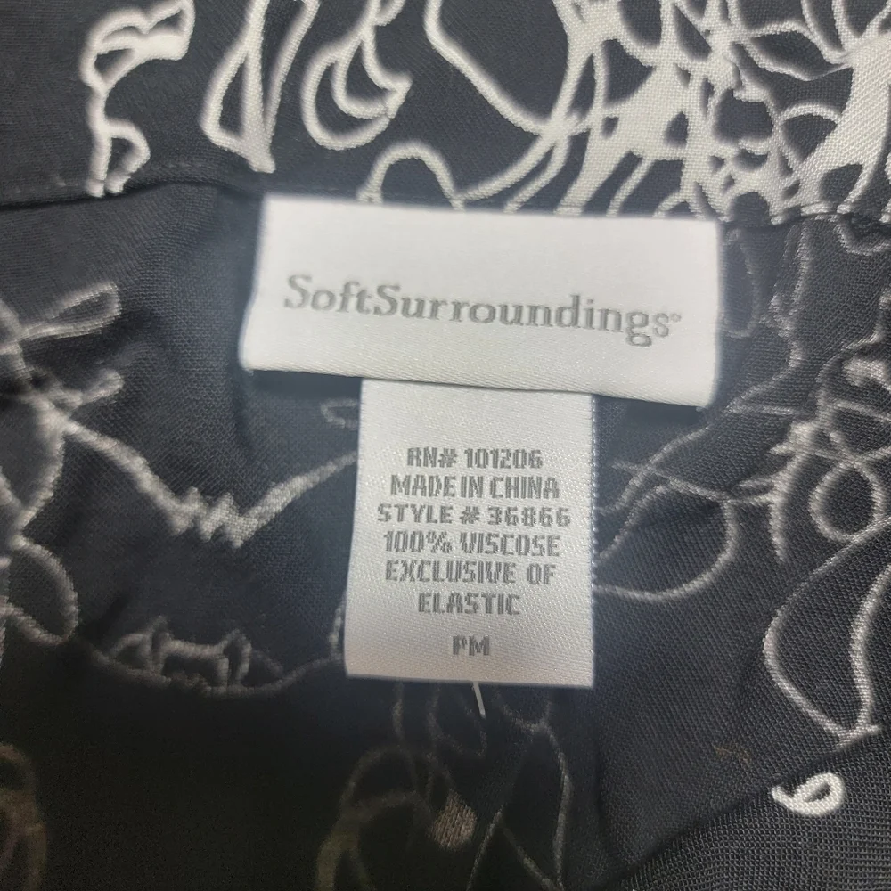 Soft surroundings size medium petite maxi skirt. 100% viscose. Black & White